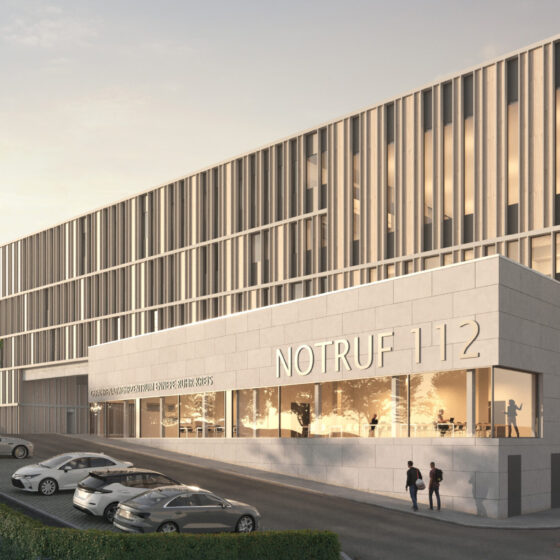 Visualisierung Gefahrenabwehrzentrum mit Glasfassade und Holzverkleidung, umgeben von Parkplätzen und Natur.