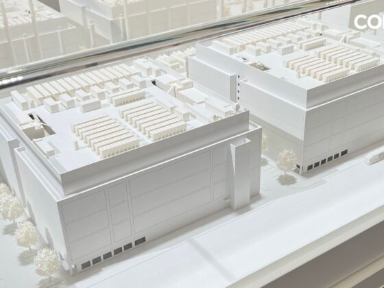 Modell von zwei modernen Gebäuden in weißer Architektur, präsentiert von Convis.