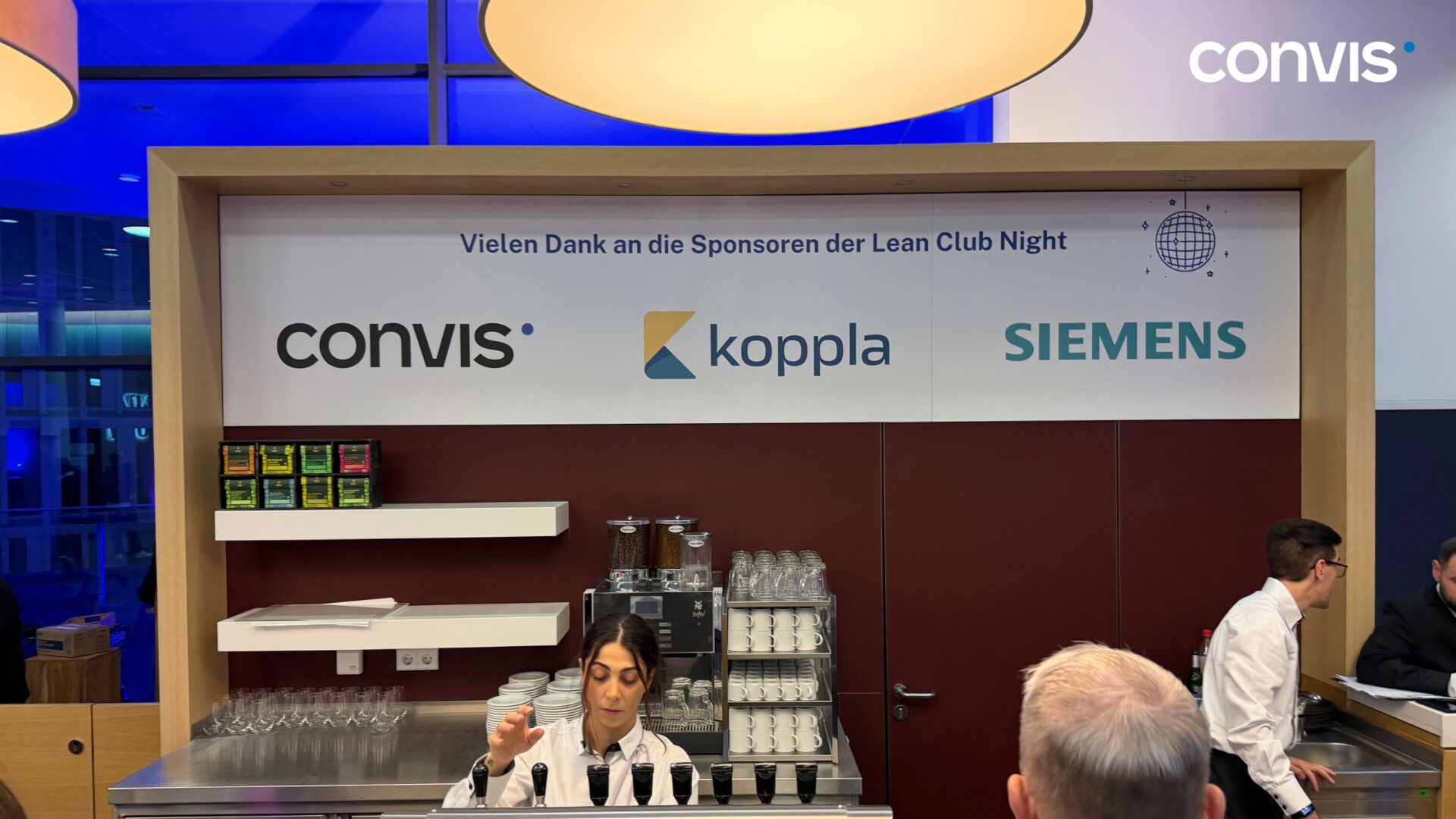 Sponsoren der Lean Club Night: Convis, koppla und Siemens in modernem Event-Ambiente.