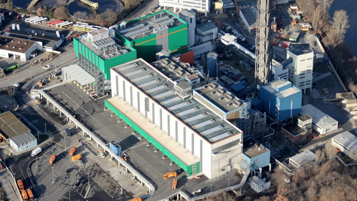 Luftaufnahme des Müllheizkraftwerks Ruhleben Berlin.