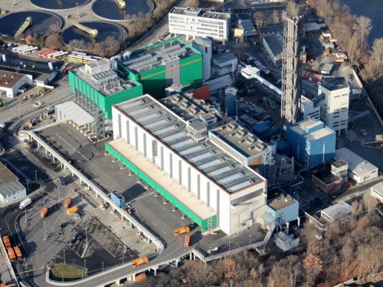 Luftaufnahme des Müllheizkraftwerks Ruhleben Berlin.