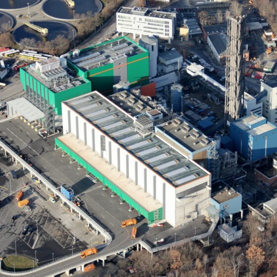 Luftaufnahme des Müllheizkraftwerks Ruhleben Berlin.