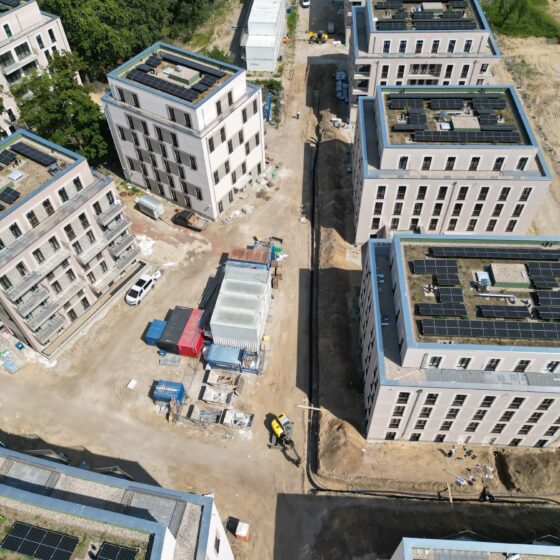 Blick von oben auf das Quartier Waterkant mit Verkehrs- und Medienerschließung