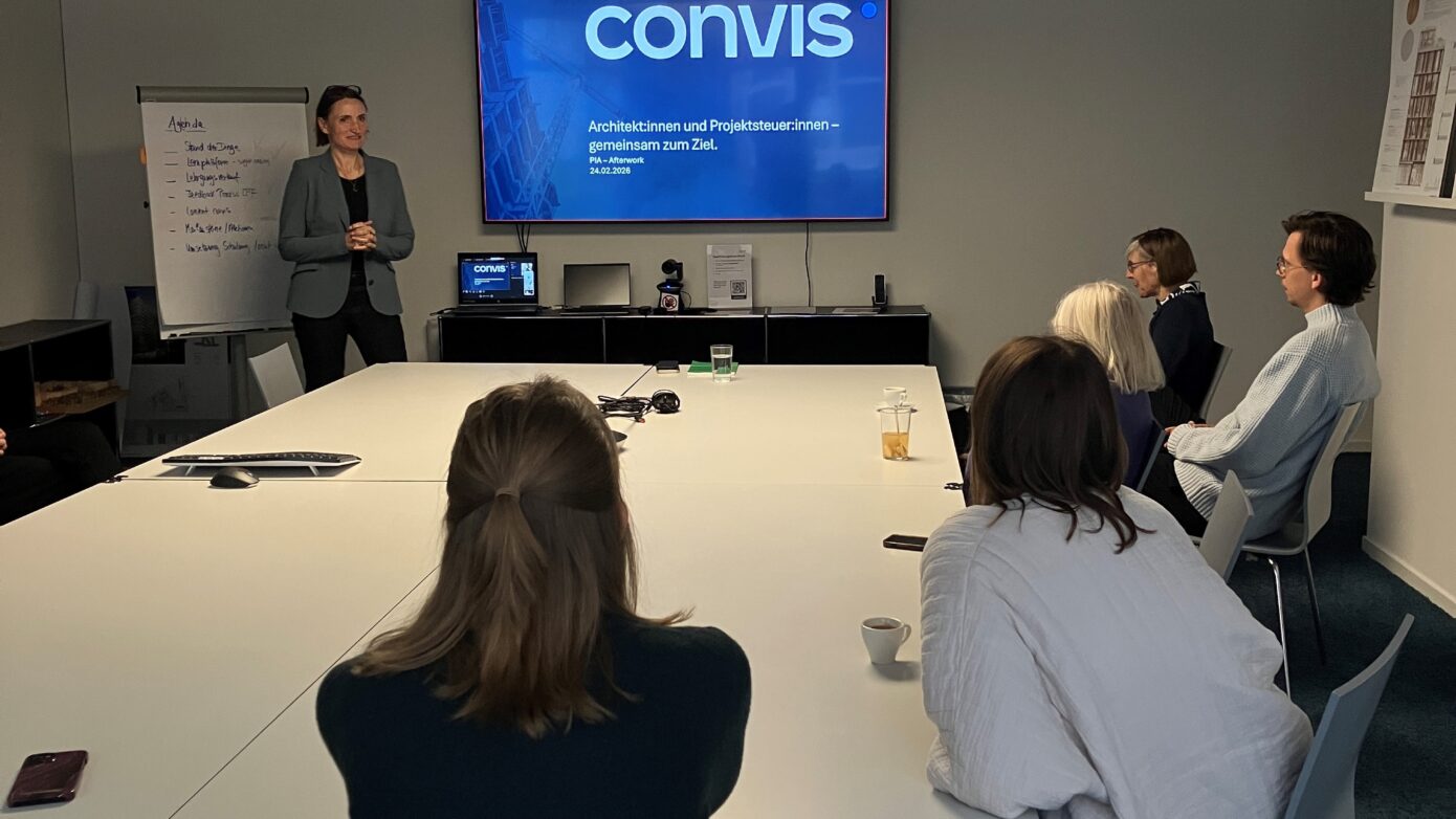 Teammeeting mit Präsentation von CONVIS in modernem Büro.