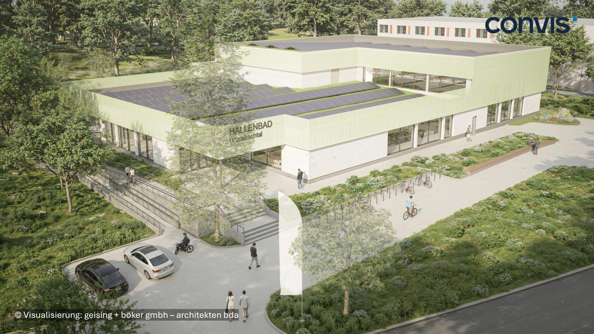 Moderne Architektur des Hallenbads mit grüner Fassade und Solaranlage in der Natur.